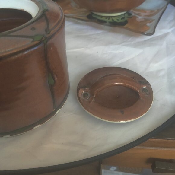 Pottery Biscuit Jar or pretty covered storage container, very glossy redware - Picture 9 of 9